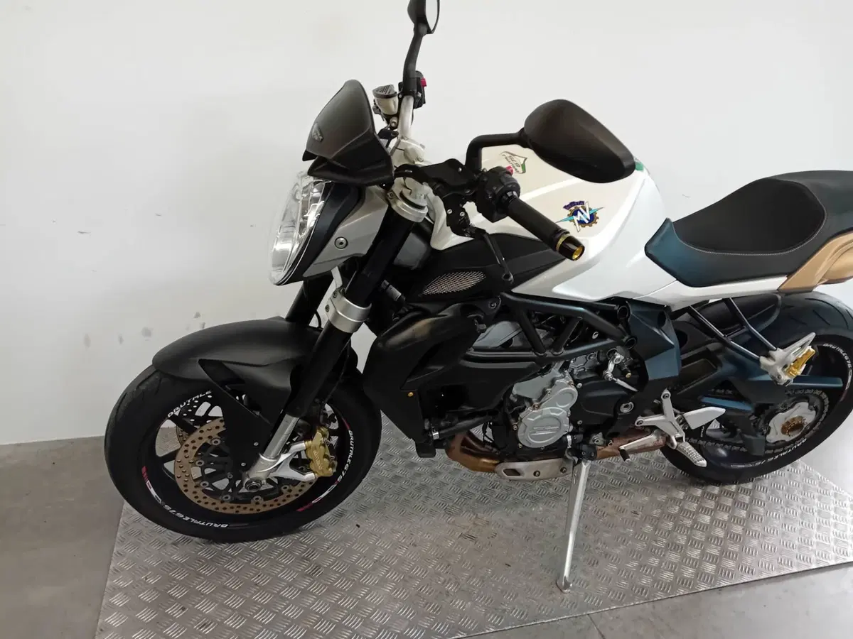 MV Agusta Brutale 675 (2011 - 15) (4)