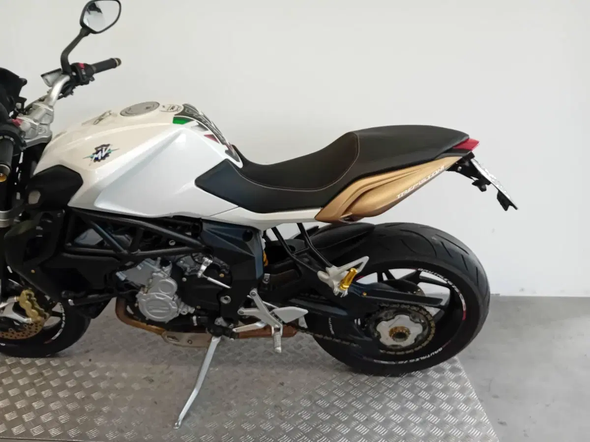 MV Agusta Brutale 675 (2011 - 15) (5)