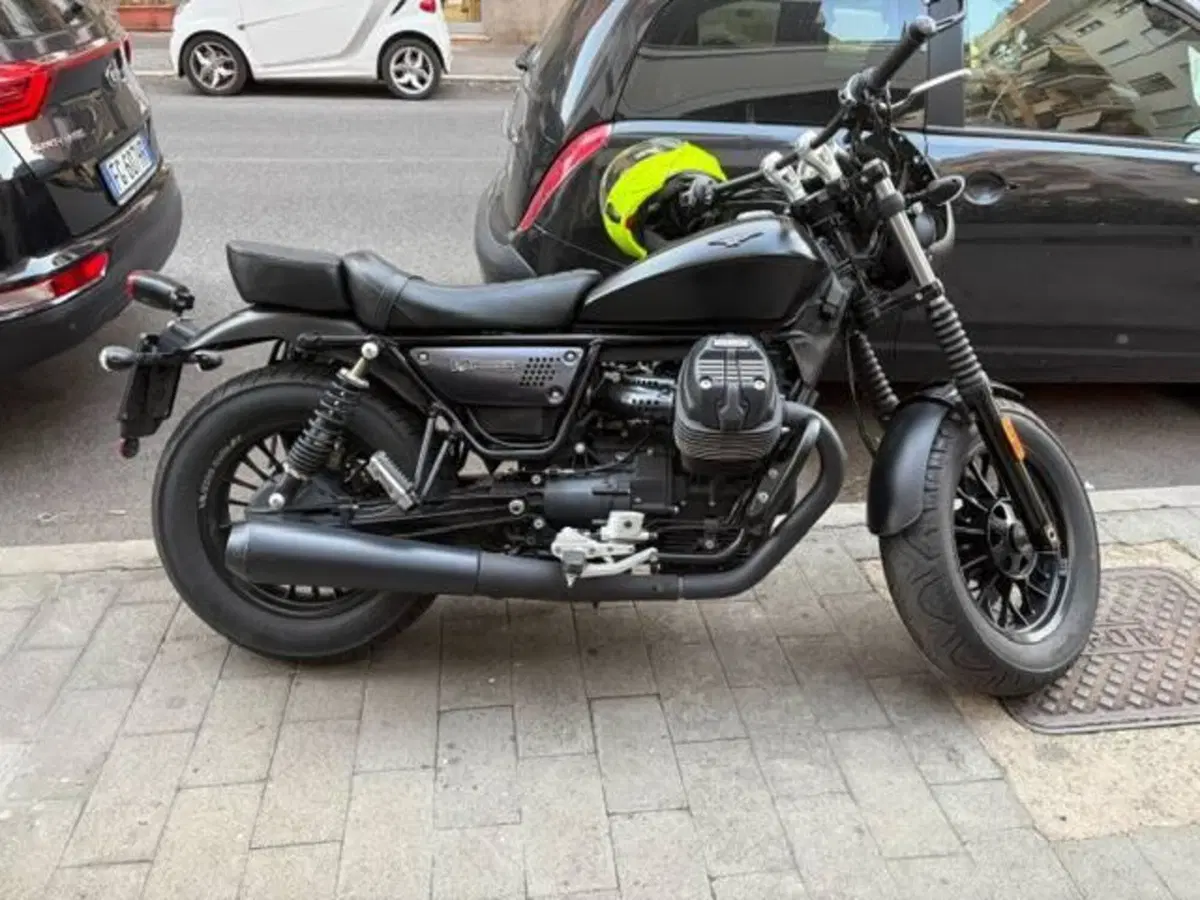 Moto Guzzi V9 Bobber (2018 - 20)