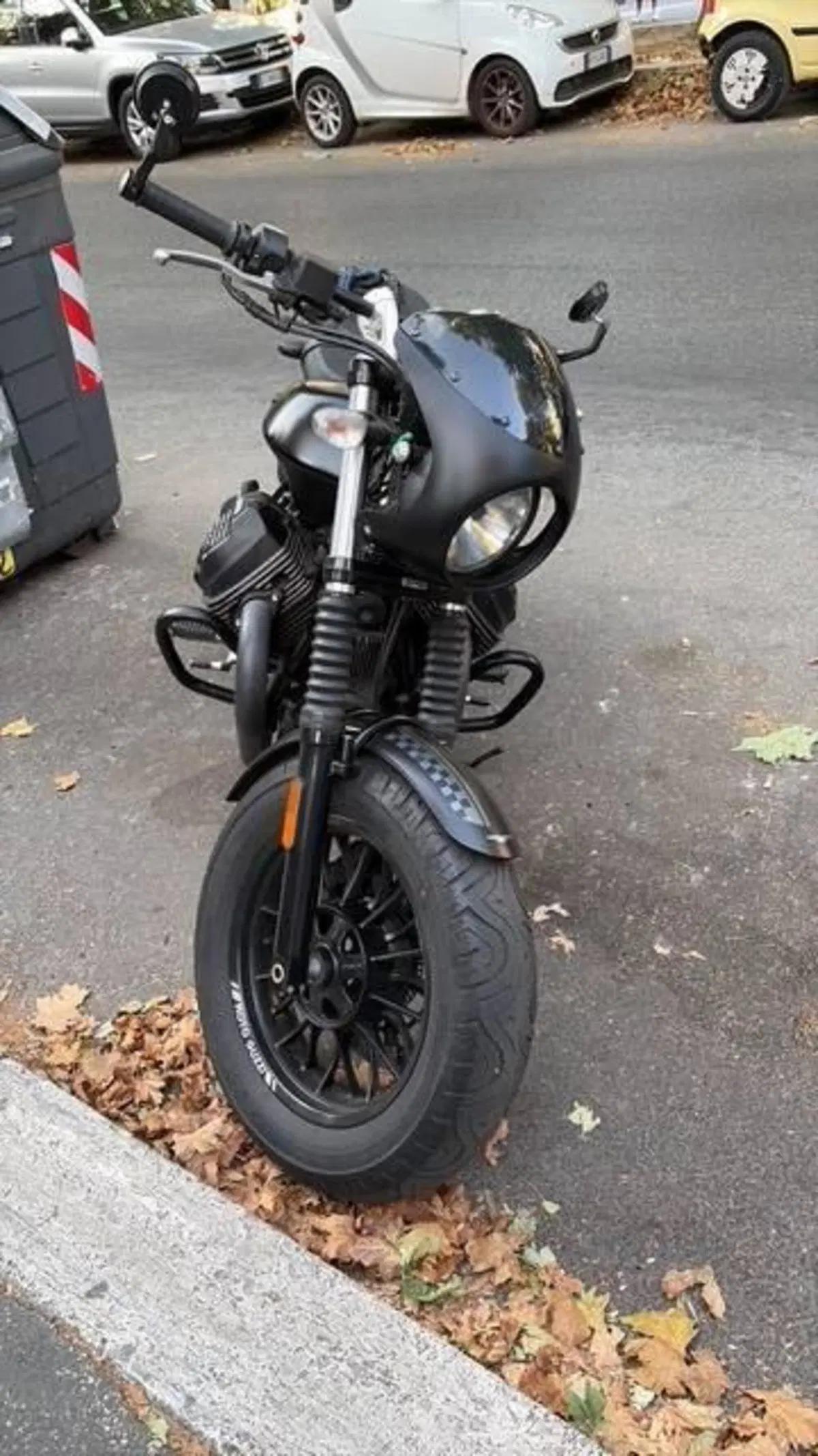 Moto Guzzi V9 Bobber (2018 - 20) (2)