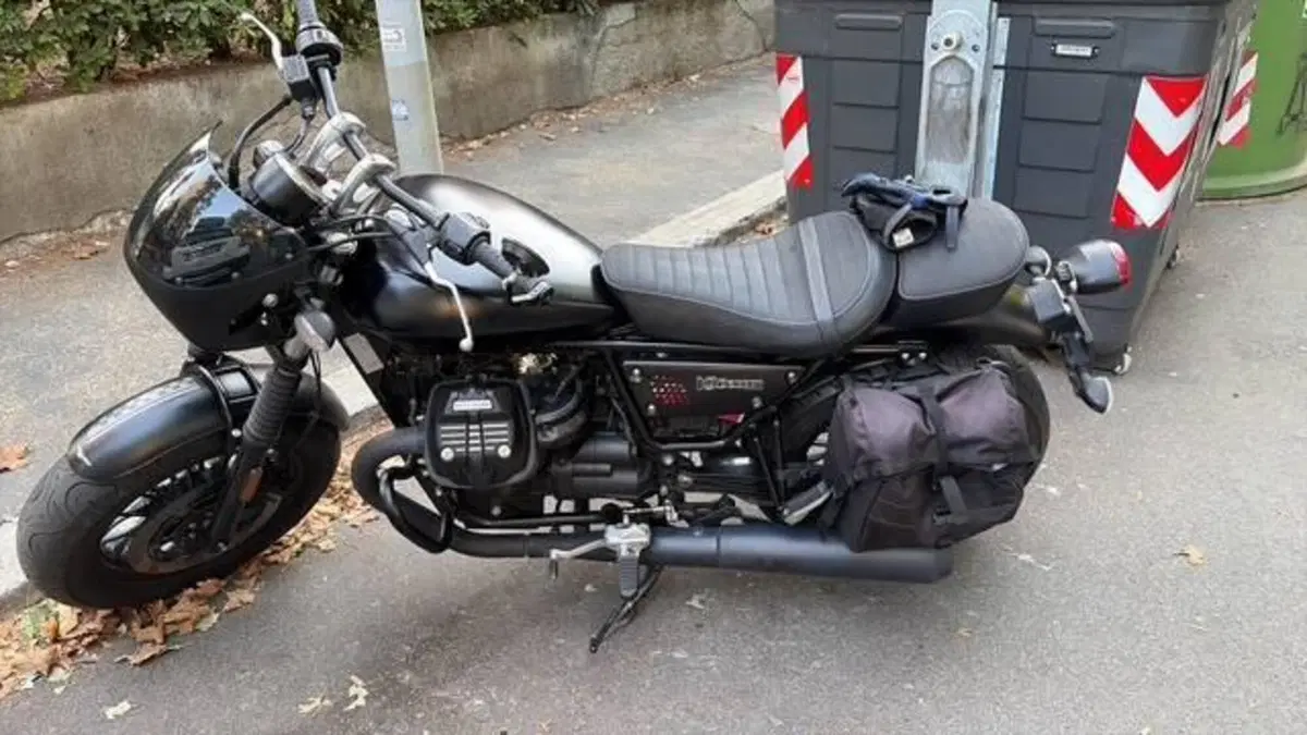 Moto Guzzi V9 Bobber (2018 - 20) (3)