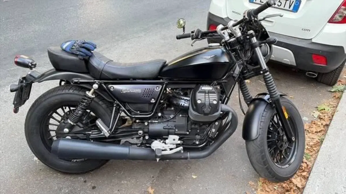 Moto Guzzi V9 Bobber (2018 - 20) (4)