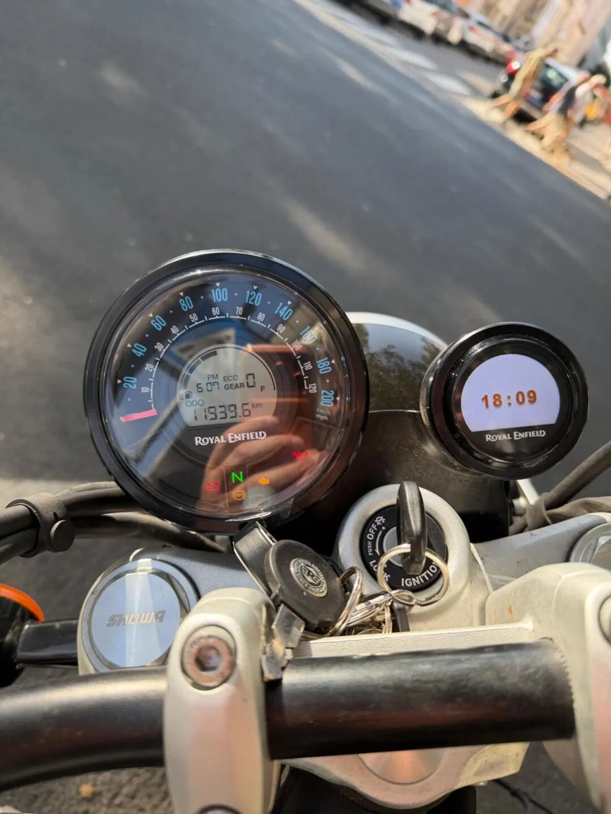 Royal Enfield Super Meteor 650 (2023 - 26) (5)