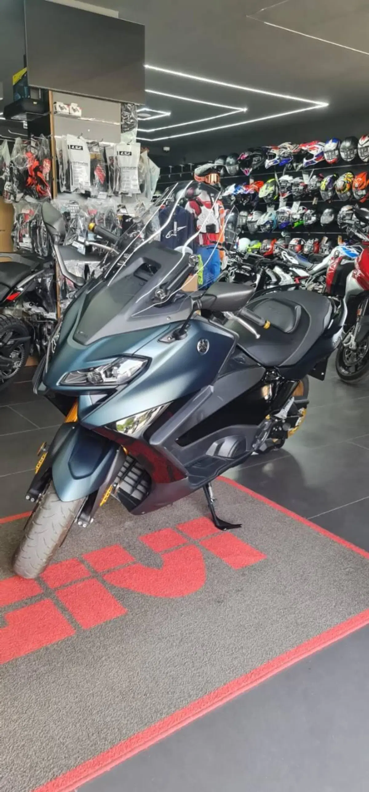 Yamaha T-Max 560 Tech Max (2022 - 24) (2)