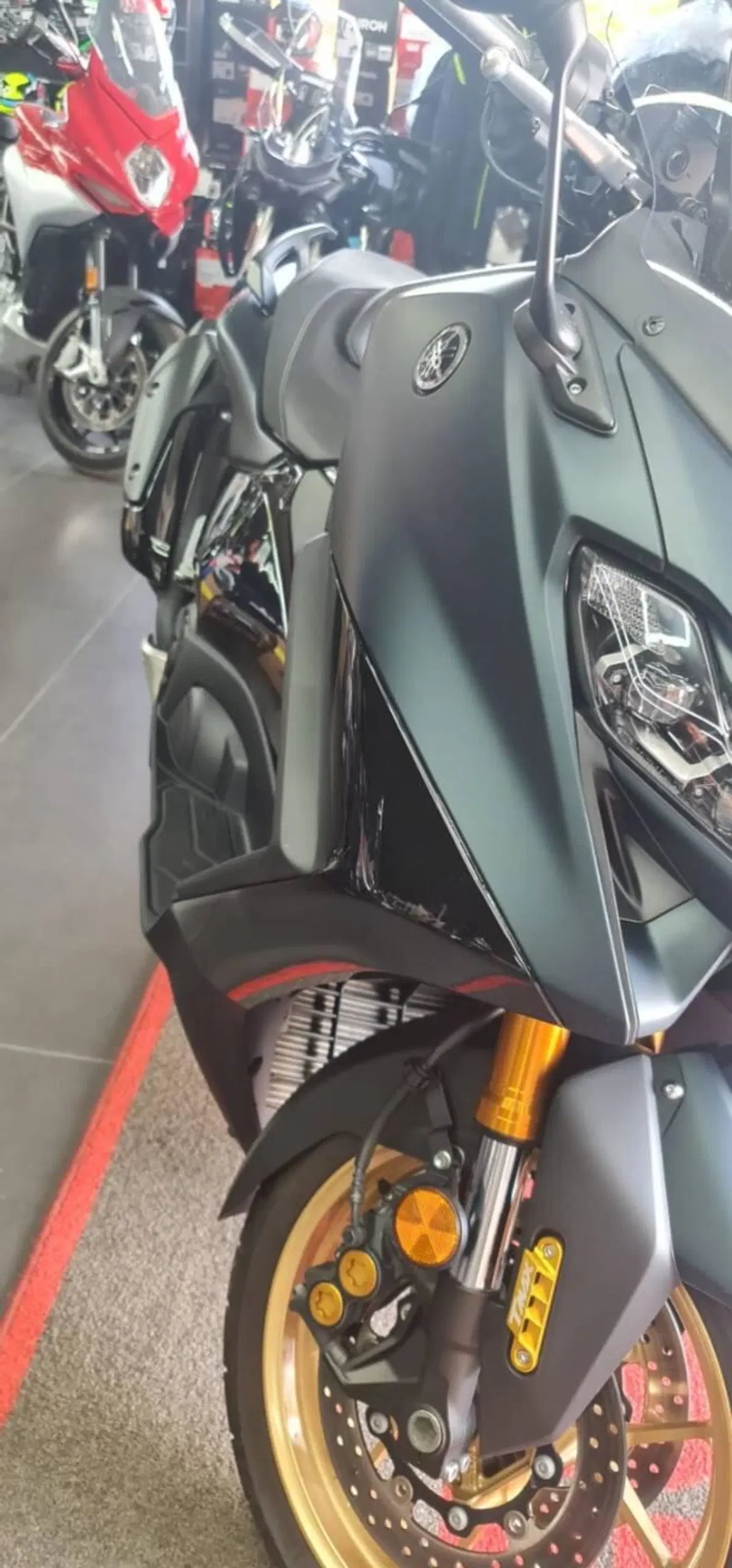 Yamaha T-Max 560 Tech Max (2022 - 24) (5)