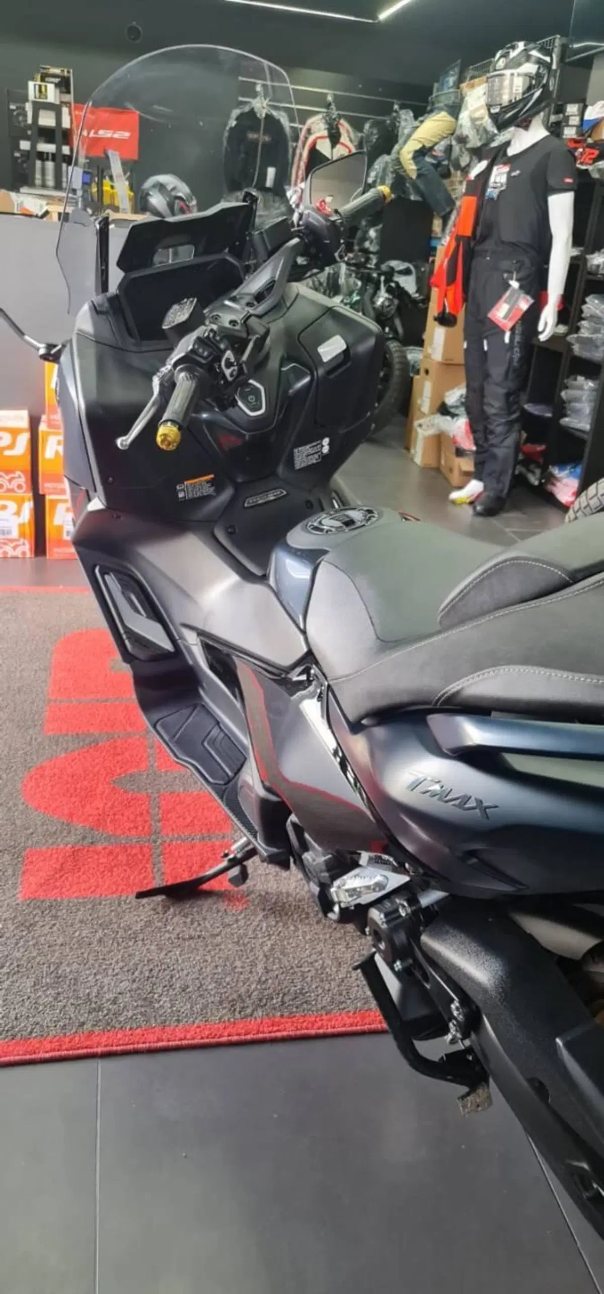 Yamaha T-Max 560 Tech Max (2022 - 24) (8)