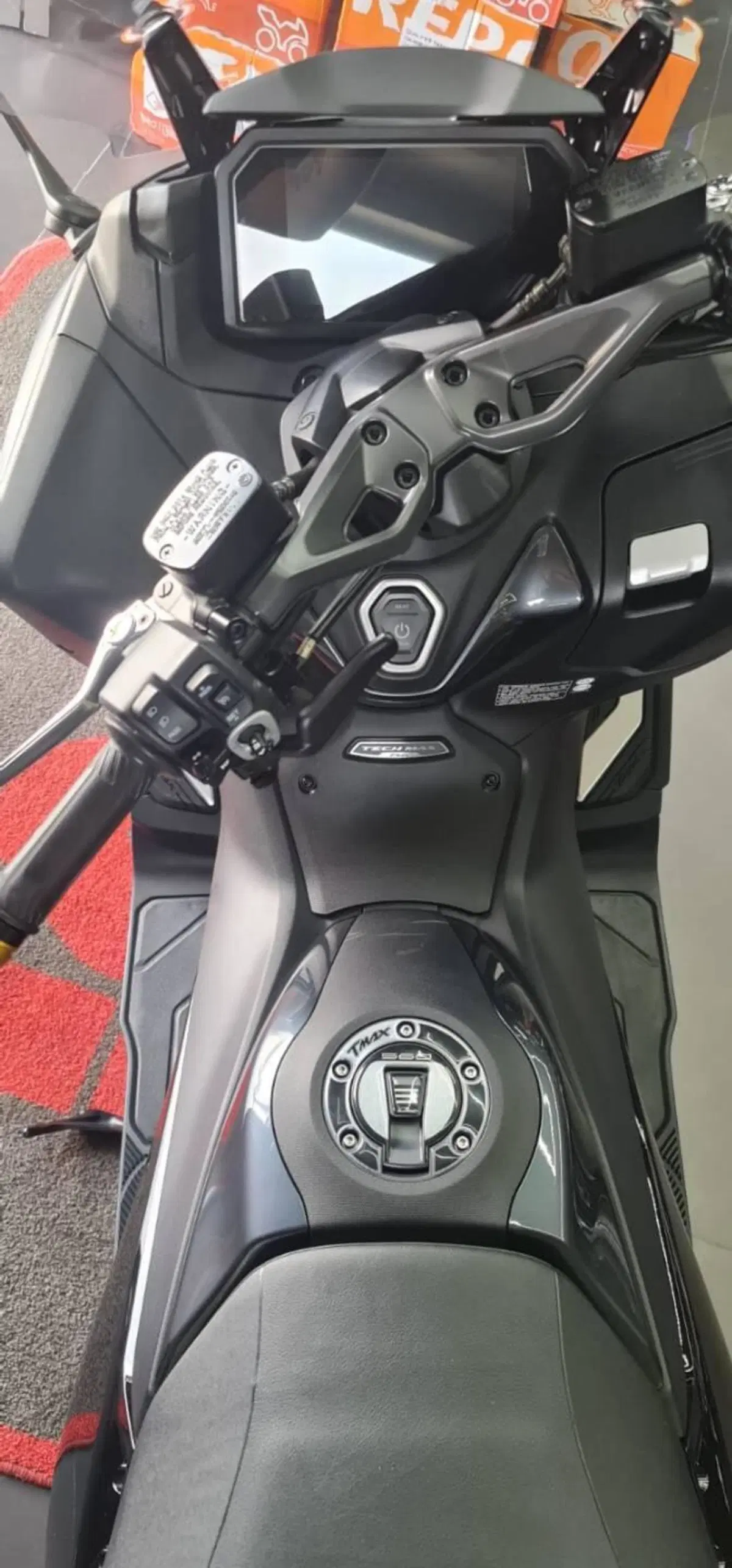 Yamaha T-Max 560 Tech Max (2022 - 24) (10)