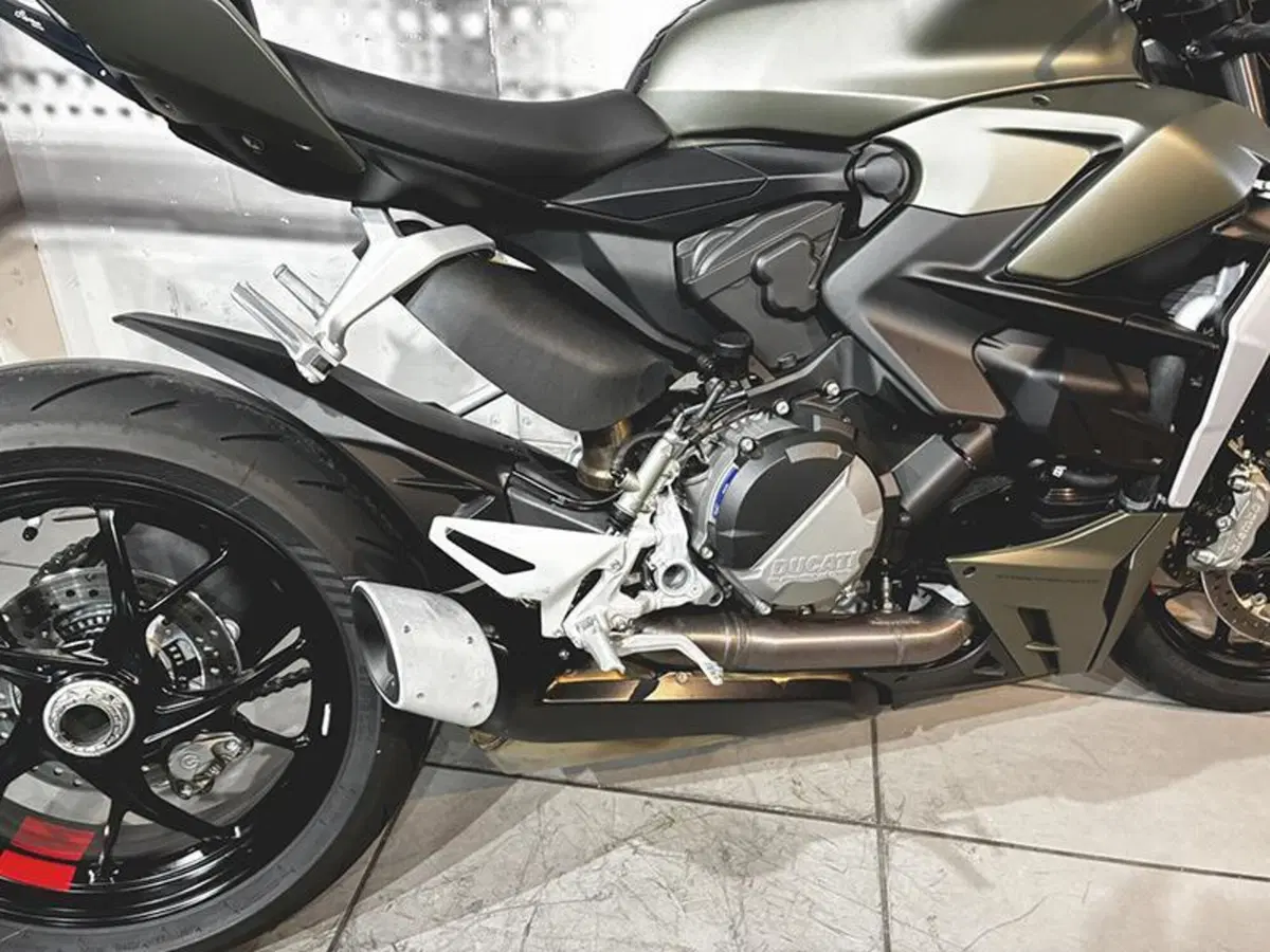 Ducati Streetfighter V2 (2022 - 24) (3)