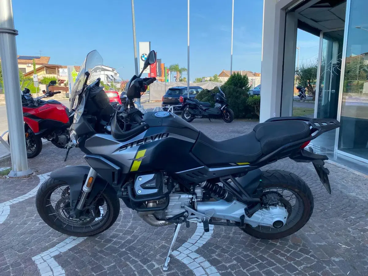 Moto Guzzi Stelvio (2024 - 26) (2)