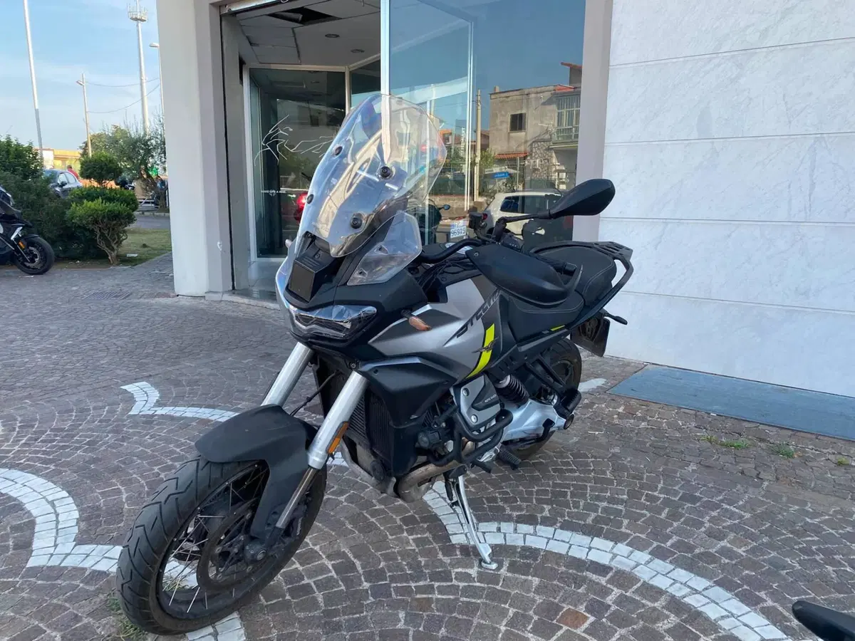 Moto Guzzi Stelvio (2024 - 26) (4)