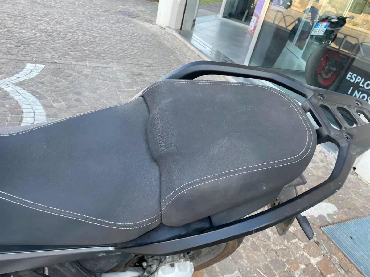 Moto Guzzi Stelvio (2024 - 26) (6)
