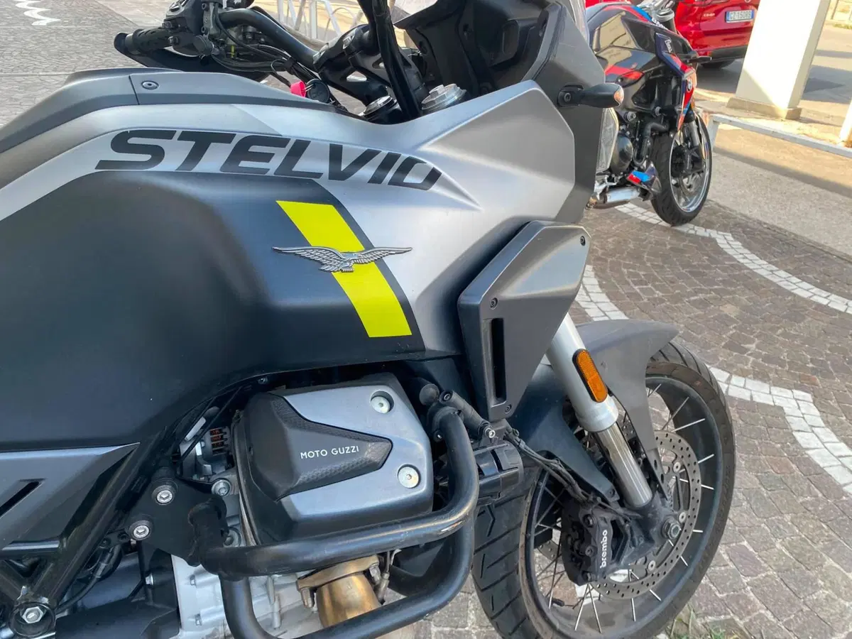 Moto Guzzi Stelvio (2024 - 26) (8)