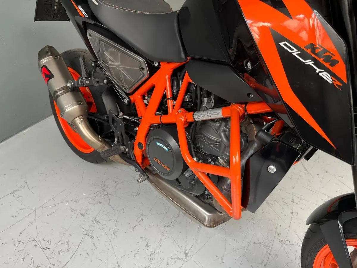 KTM 690 Duke R (2010 - 15) (5)