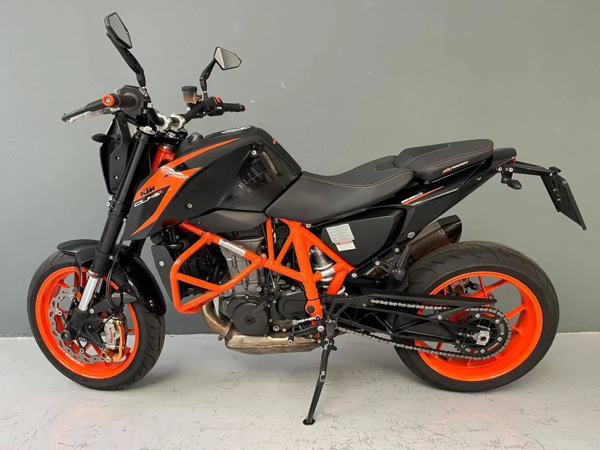 KTM 690 Duke R (2010 - 15) (2)