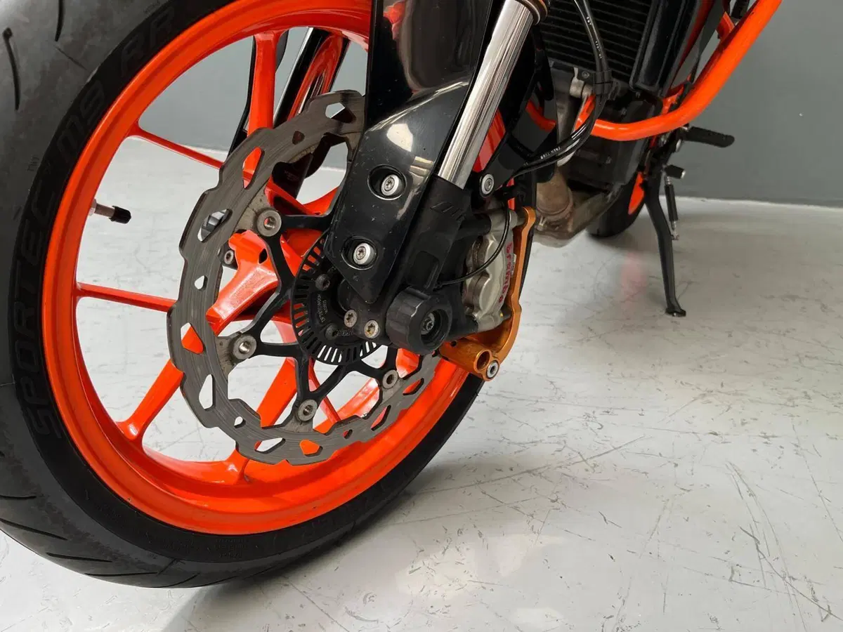 KTM 690 Duke R (2010 - 15) (6)