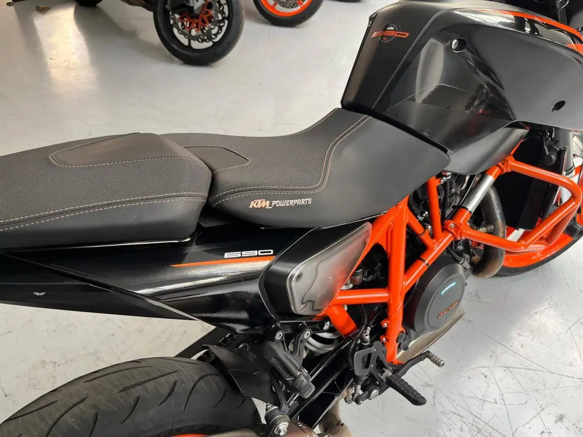 KTM 690 Duke R (2010 - 15) (8)