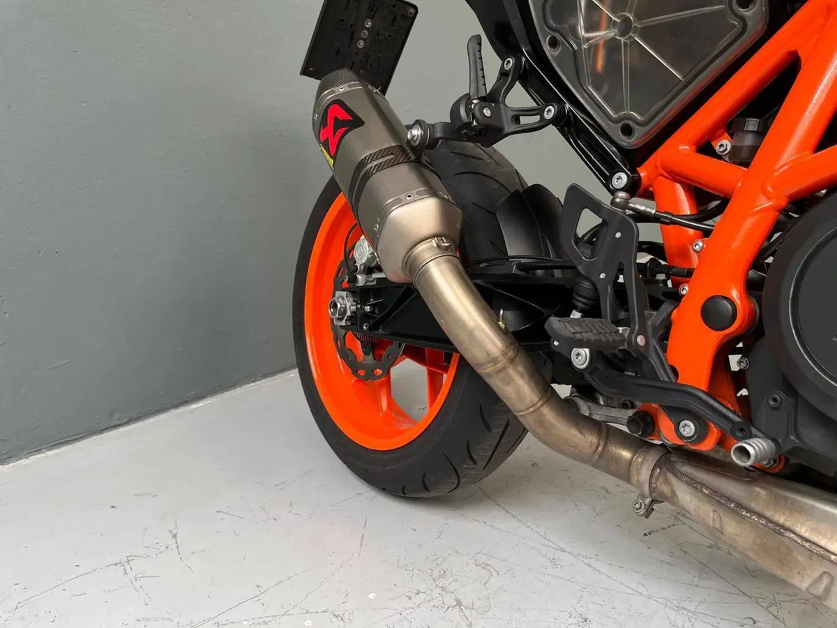 KTM 690 Duke R (2010 - 15) (9)
