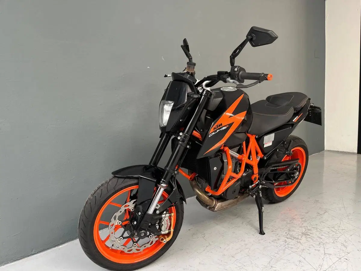 KTM 690 Duke R (2010 - 15) (4)