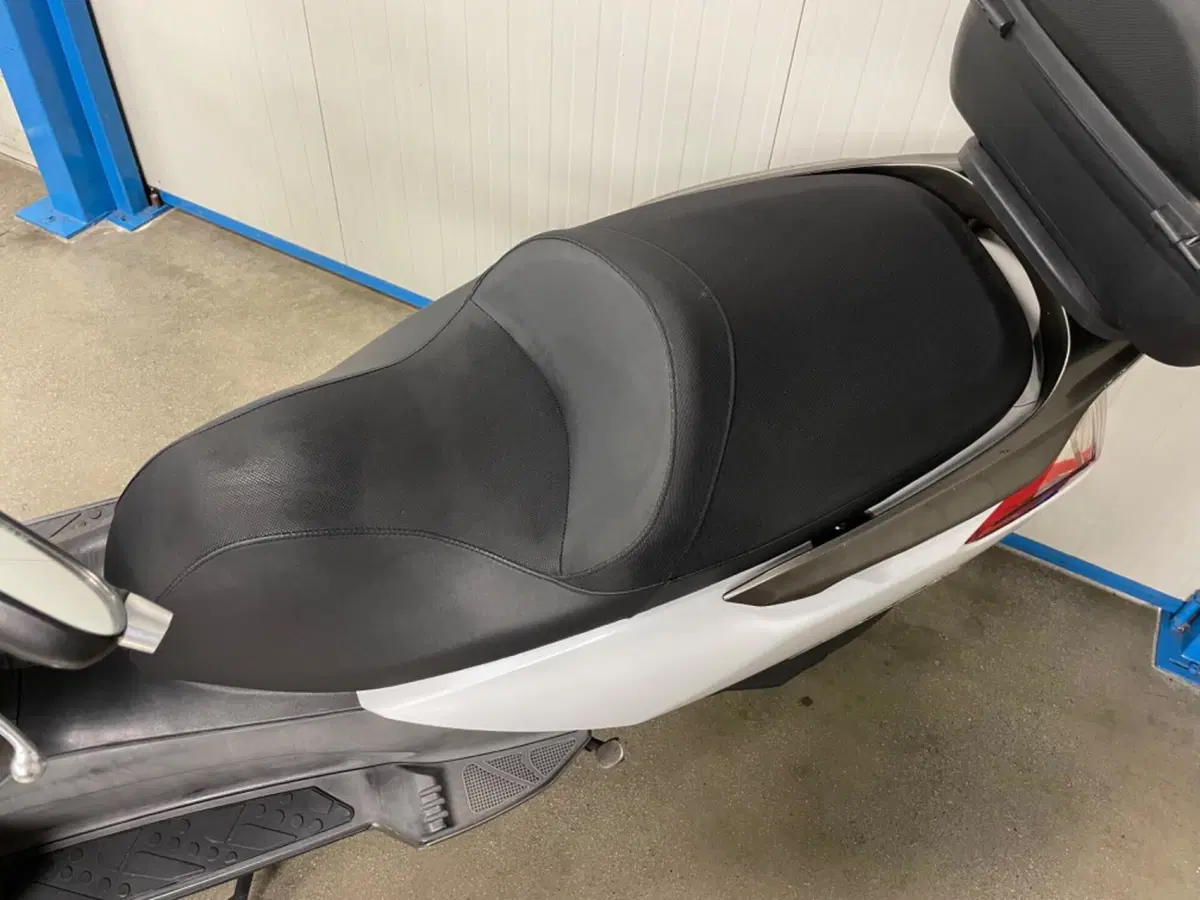 Kymco Downtown 125i (2009 - 17) (4)