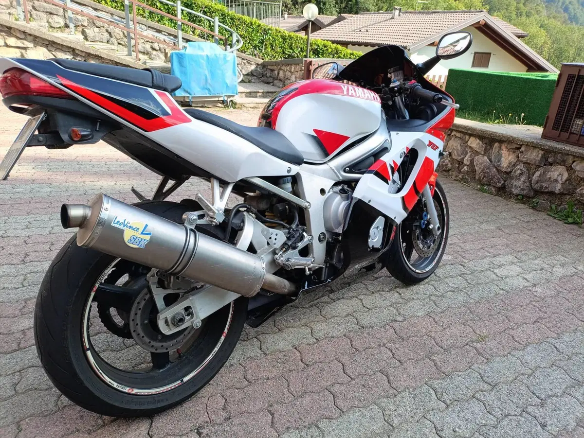 Yamaha YZF R6 (2003 - 04) (2)