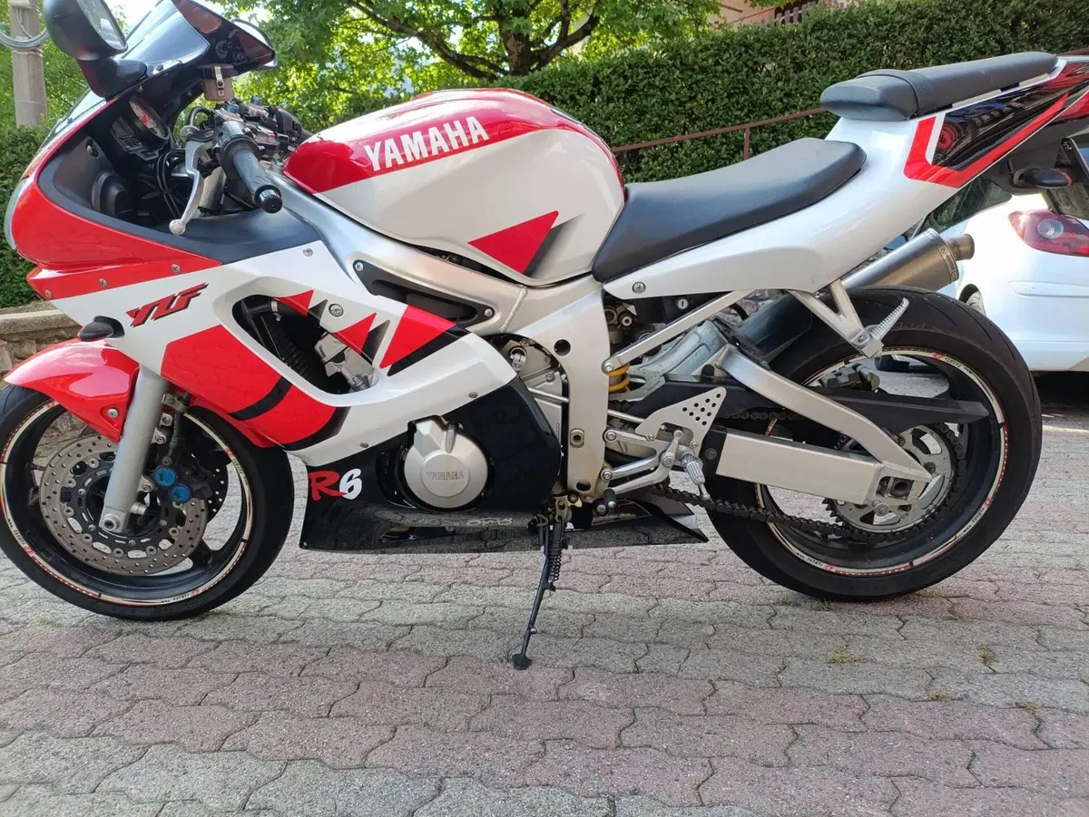 Yamaha YZF R6 (2003 - 04) (7)
