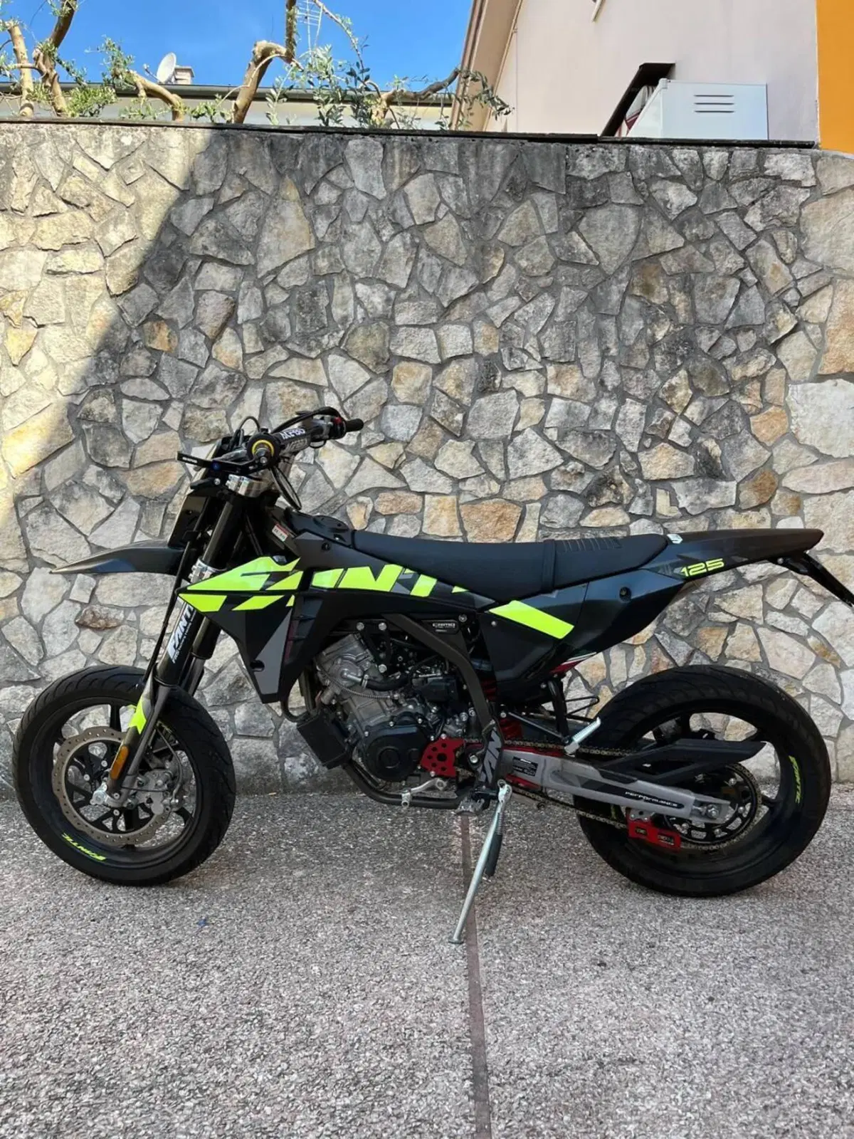 Fantic Motor XMF 125 Motard Performance 4T (2023 - 24) (2)