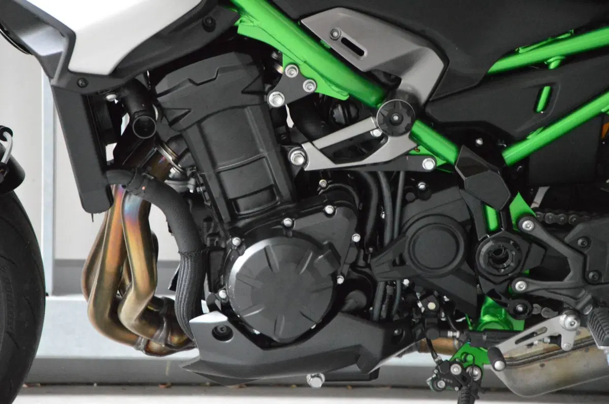 Kawasaki Z 900 SE (2025 - 26) (12)