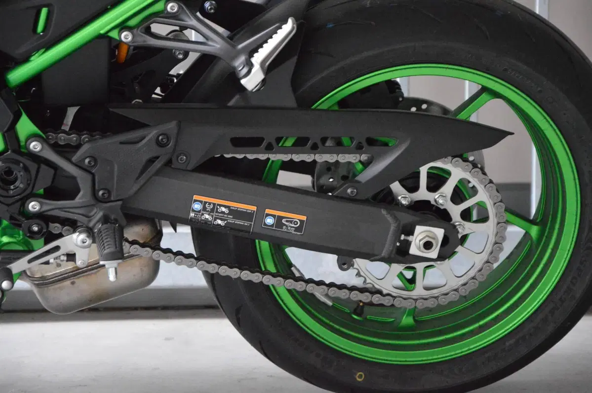 Kawasaki Z 900 SE (2025 - 26) (14)
