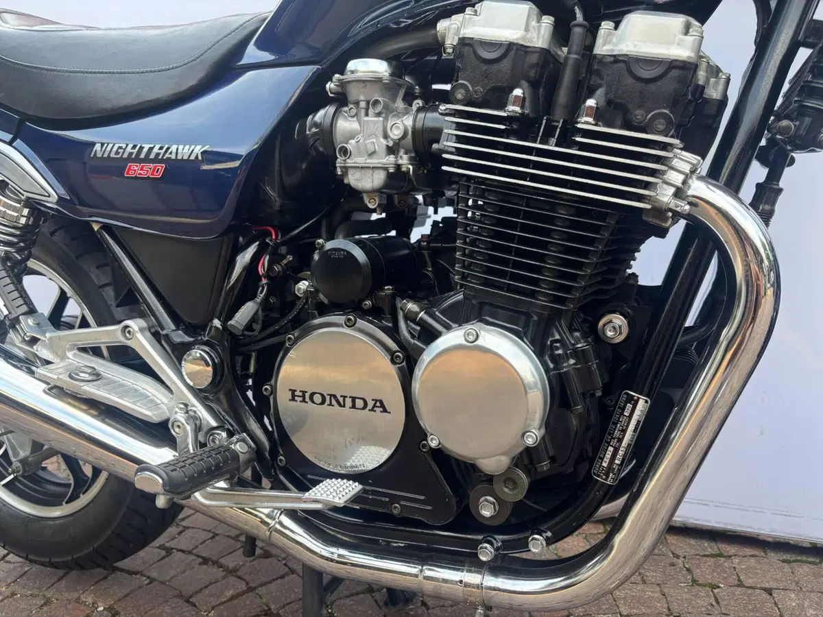Honda NIGHTHAWK (4)