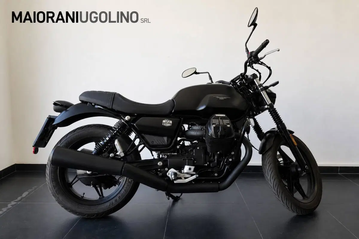 Moto Guzzi V7 Stone (2021 - 24)