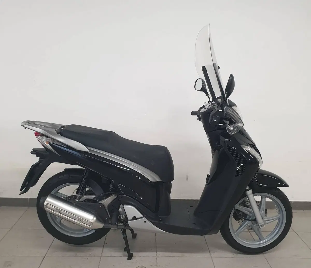 Honda SH 150i (2009 - 12) (2)