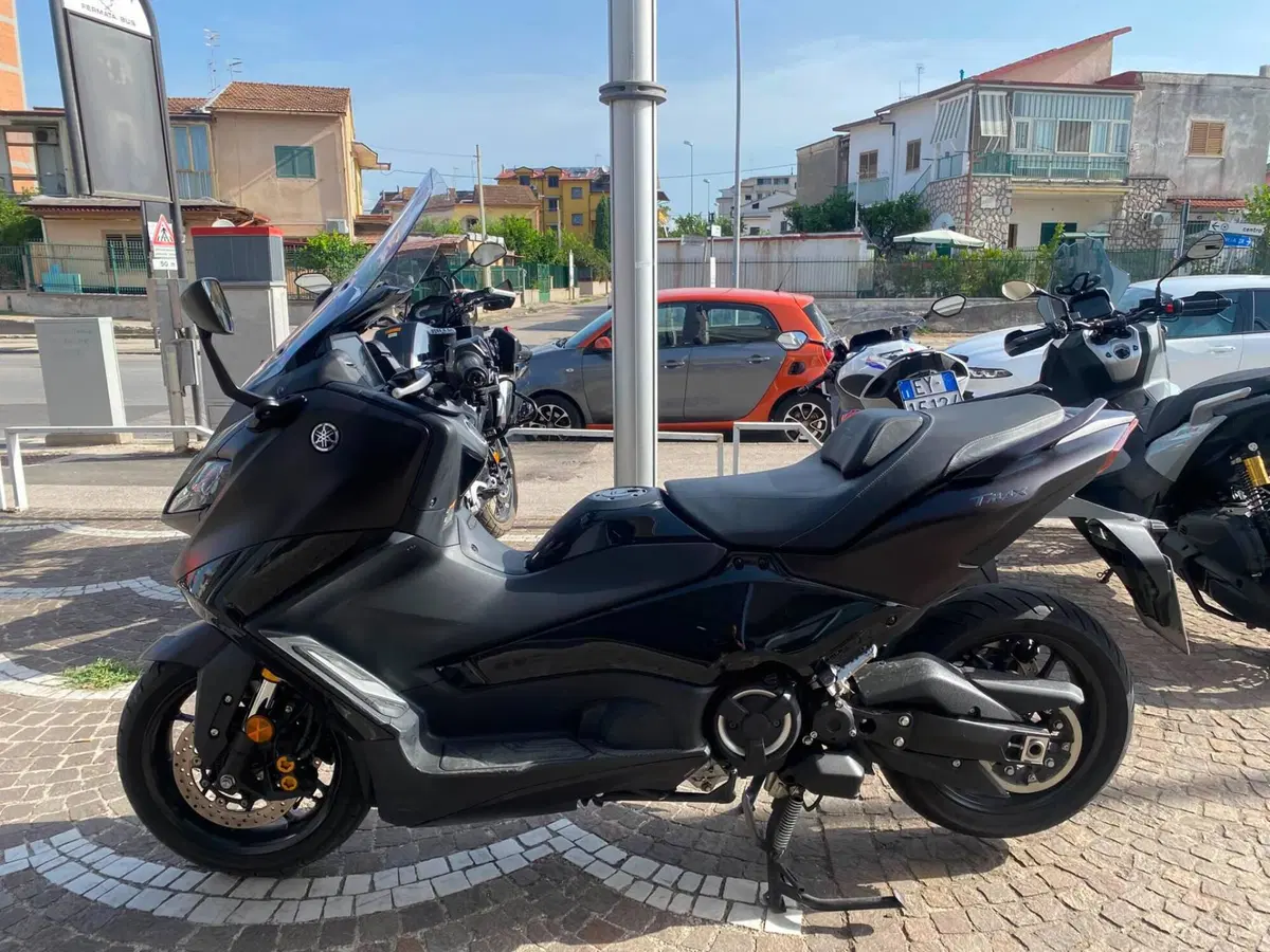 Yamaha T-Max 560 Tech Max (2022 - 24) (2)