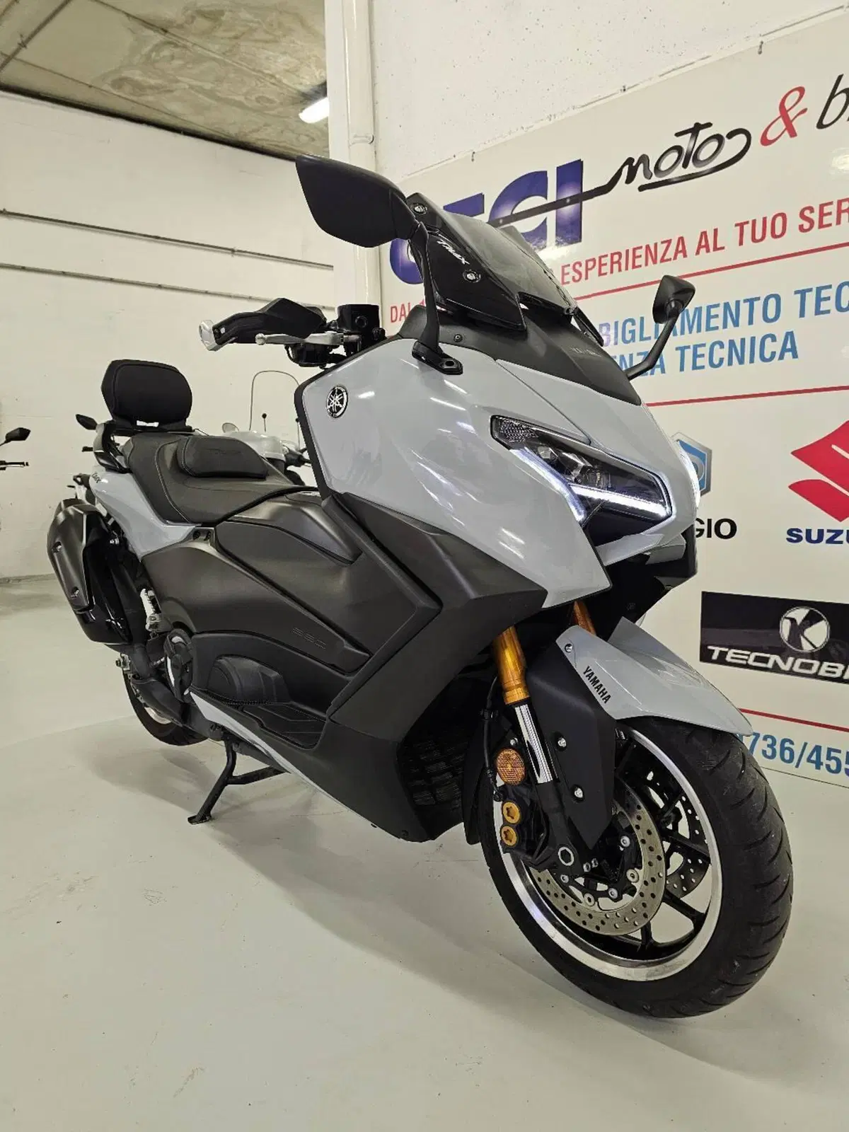 Yamaha T-Max 560 Tech Max (2025 - 26) (2)