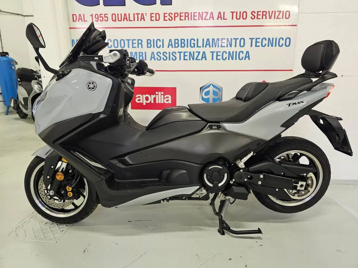 Yamaha T-Max 560 Tech Max (2025 - 26) (6)