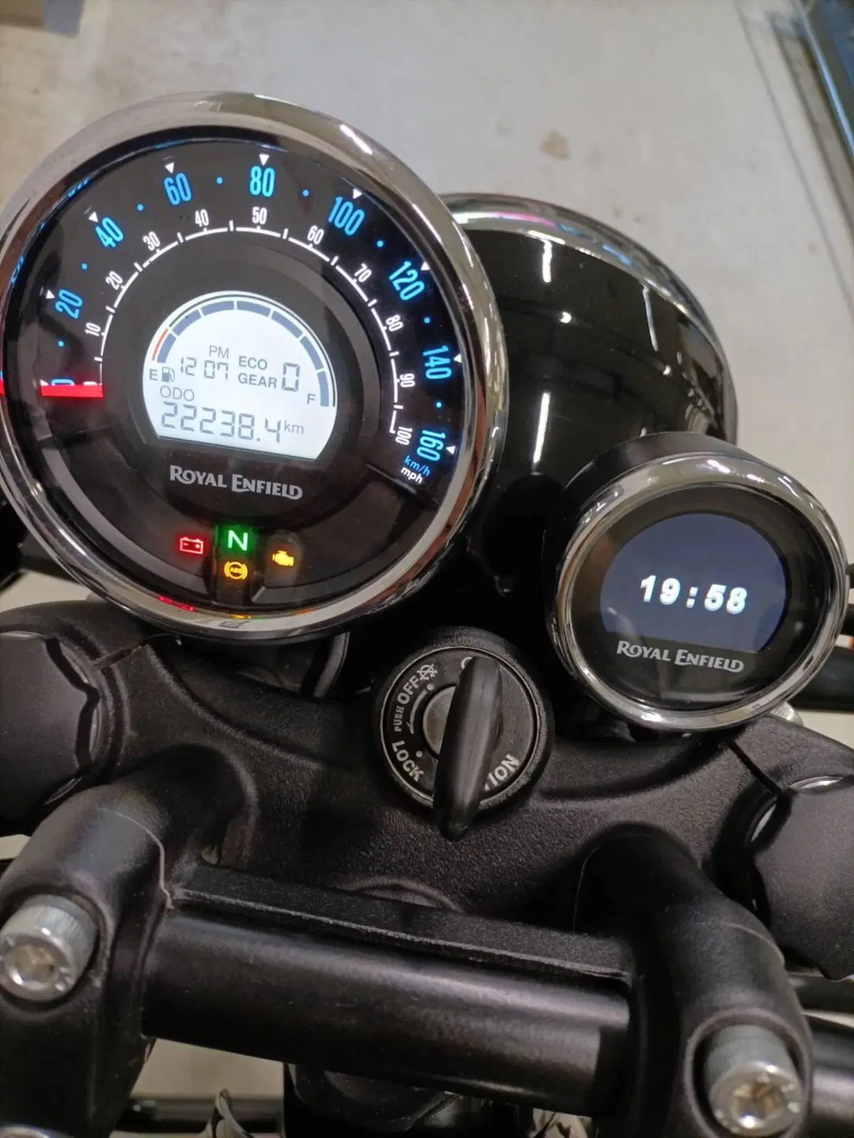 Royal Enfield Meteor 350 (2021 - 26) (7)