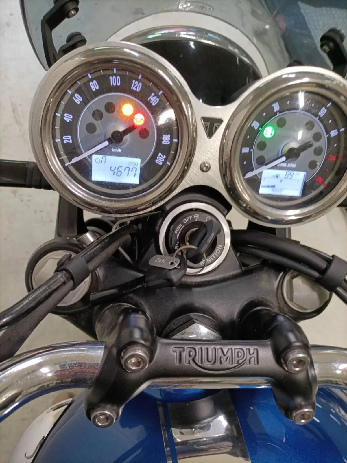 Triumph Bonneville T100 (2021 - 25) (8)