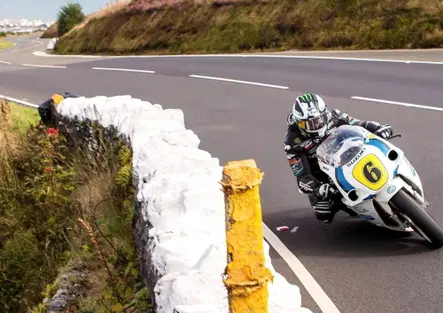 Classic TT: Michael Dunlop trionfa anche nel Senior. Terza vittoria in questa edizione