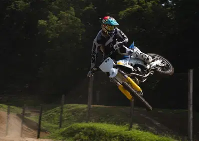 Dalla 125 alla MX2 il passo è grande: ecco che idea ci siamo fatti nei nostri test [VIDEO]