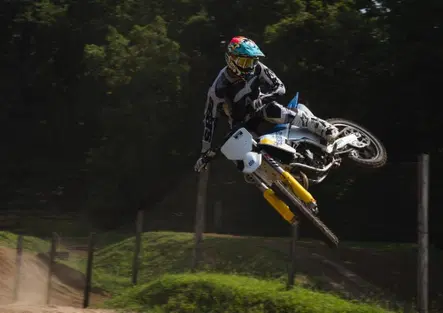 Dalla 125 alla MX2 il passo è grande: ecco che idea ci siamo fatti nei nostri test [VIDEO]