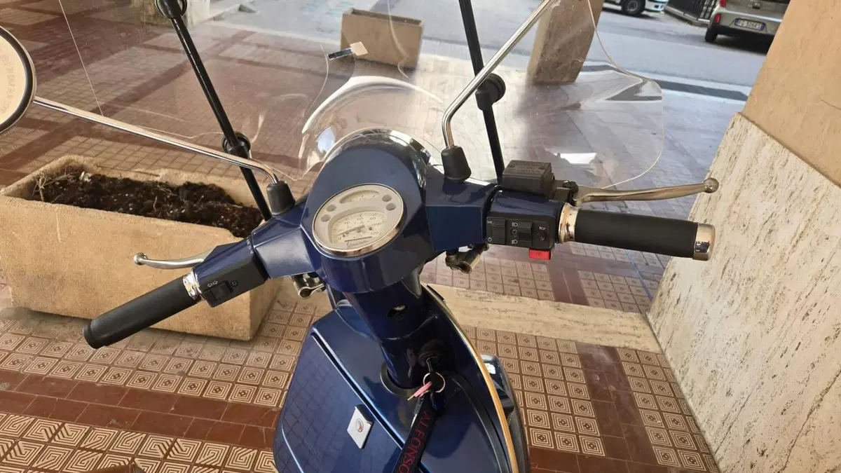 Piaggio vespa 150 px (3)