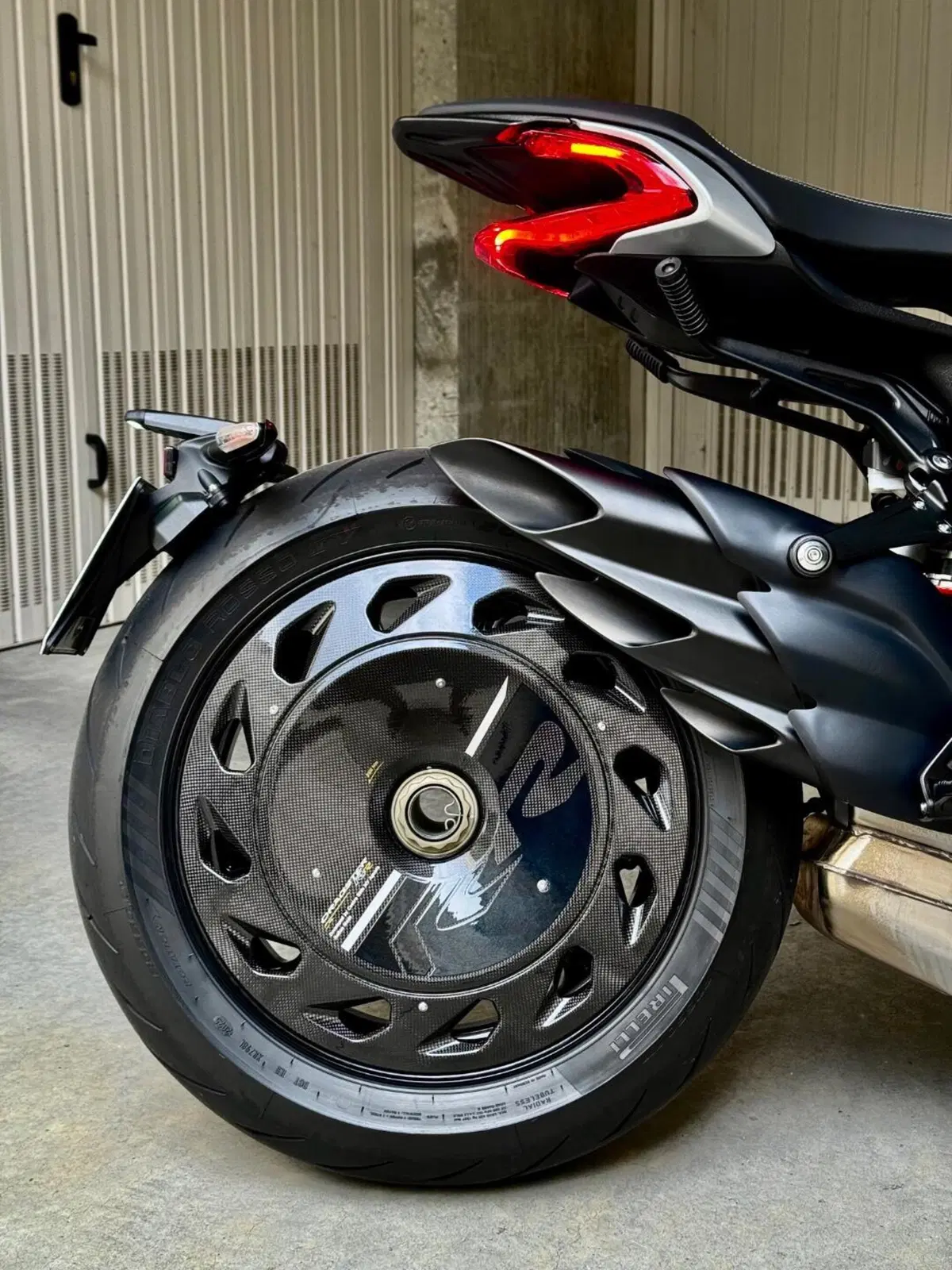 MV Agusta Dragster 800 RR Ottantesimo (2025 - 26) (8)