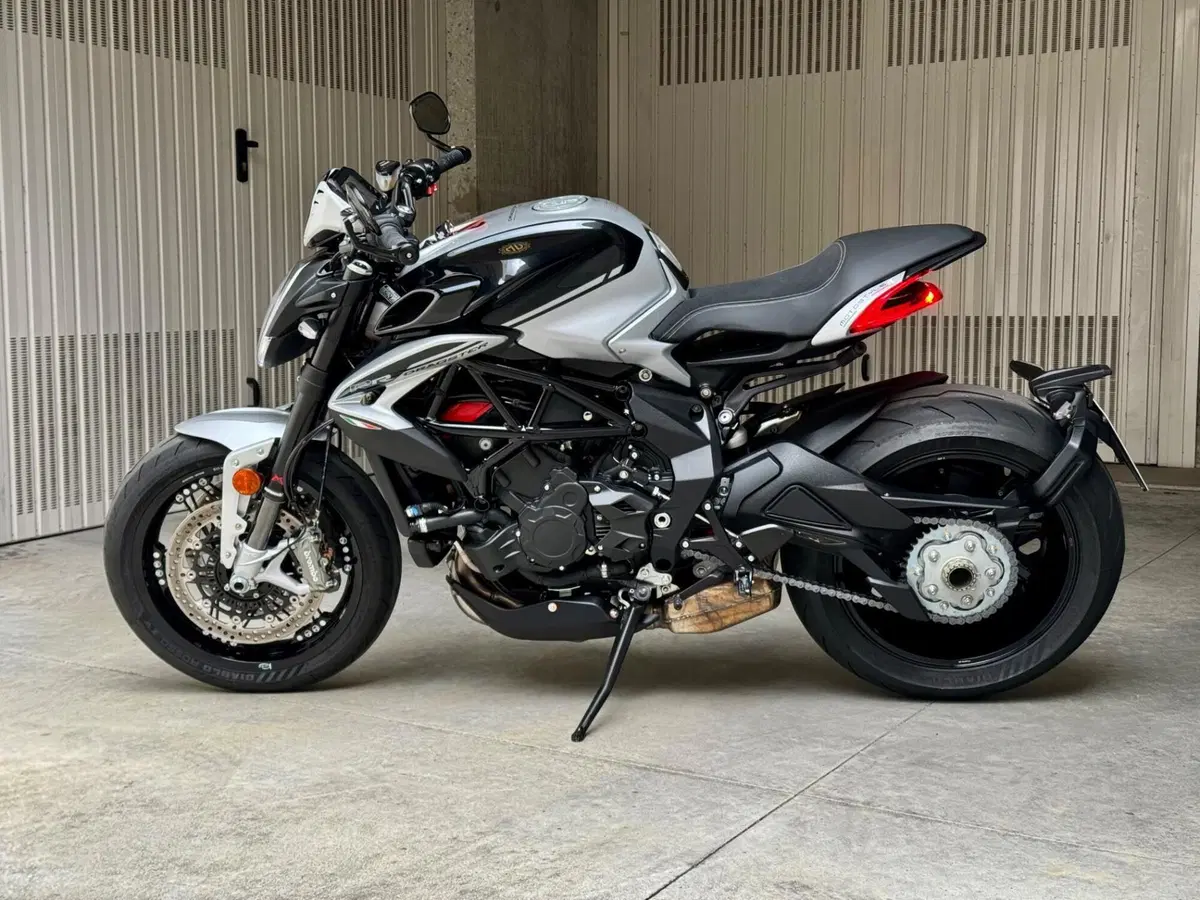 MV Agusta Dragster 800 RR Ottantesimo (2025 - 26) (13)