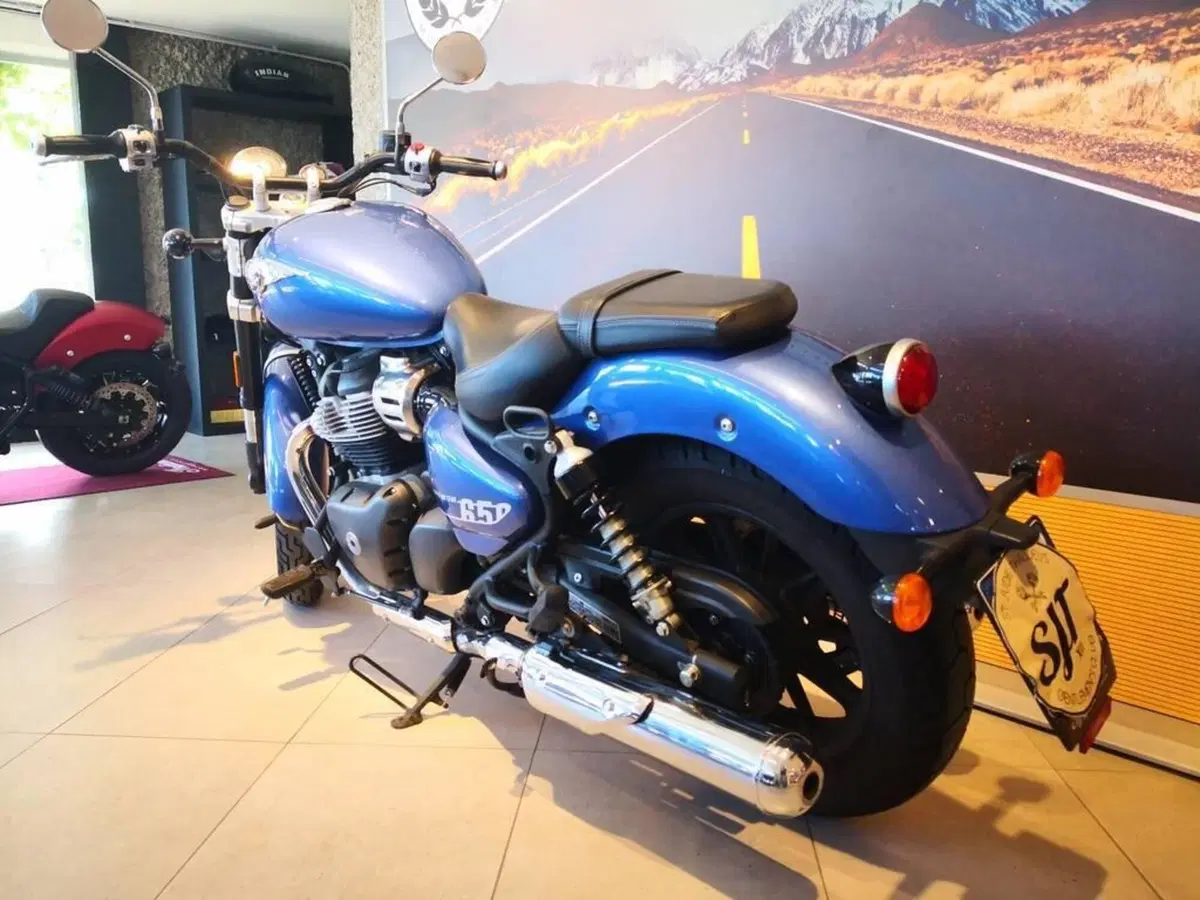 Royal Enfield Super Meteor 650 (2023 - 26) (8)