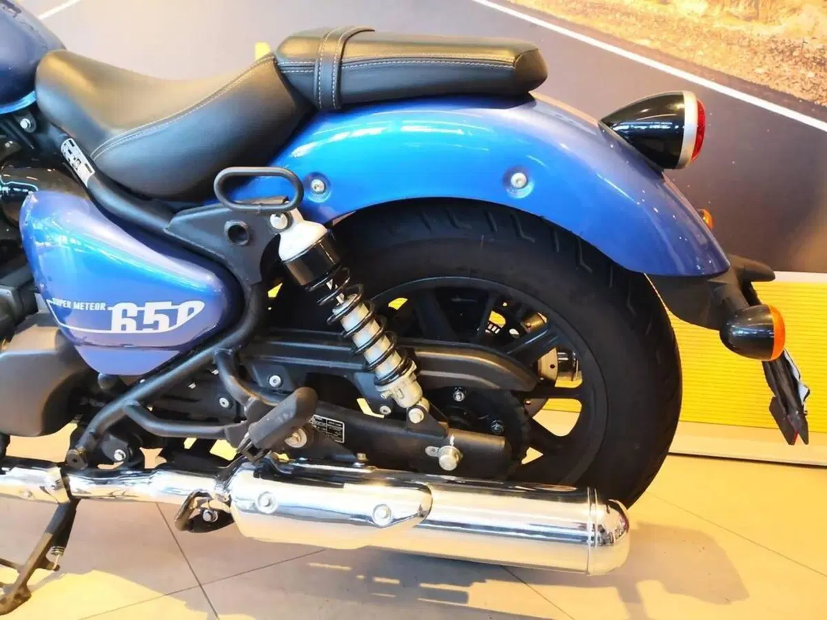 Royal Enfield Super Meteor 650 (2023 - 26) (9)