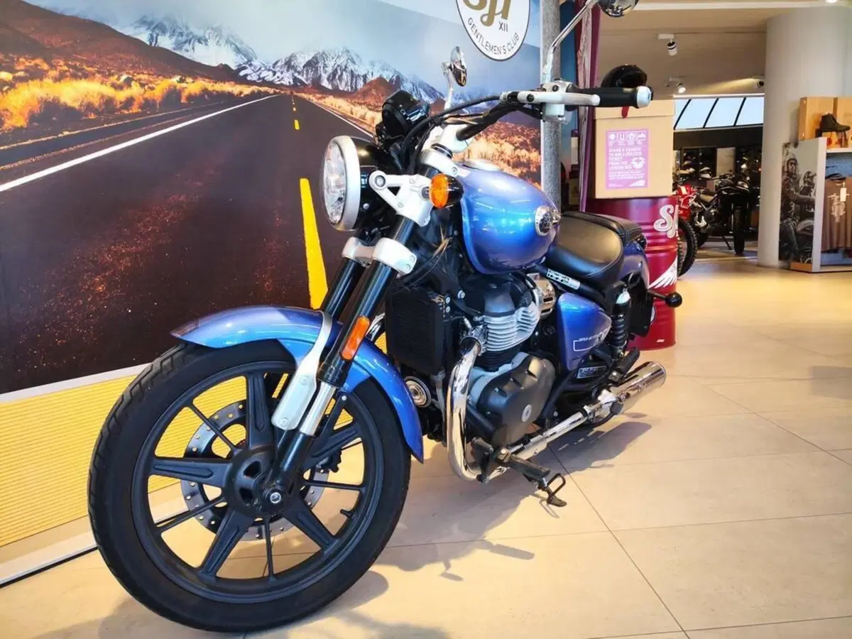 Royal Enfield Super Meteor 650 (2023 - 26) (11)