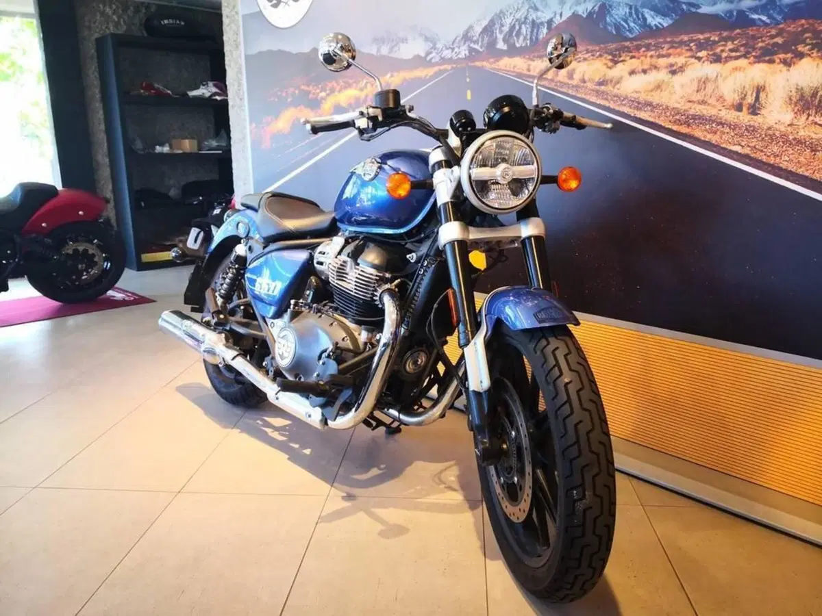 Royal Enfield Super Meteor 650 (2023 - 26) (12)