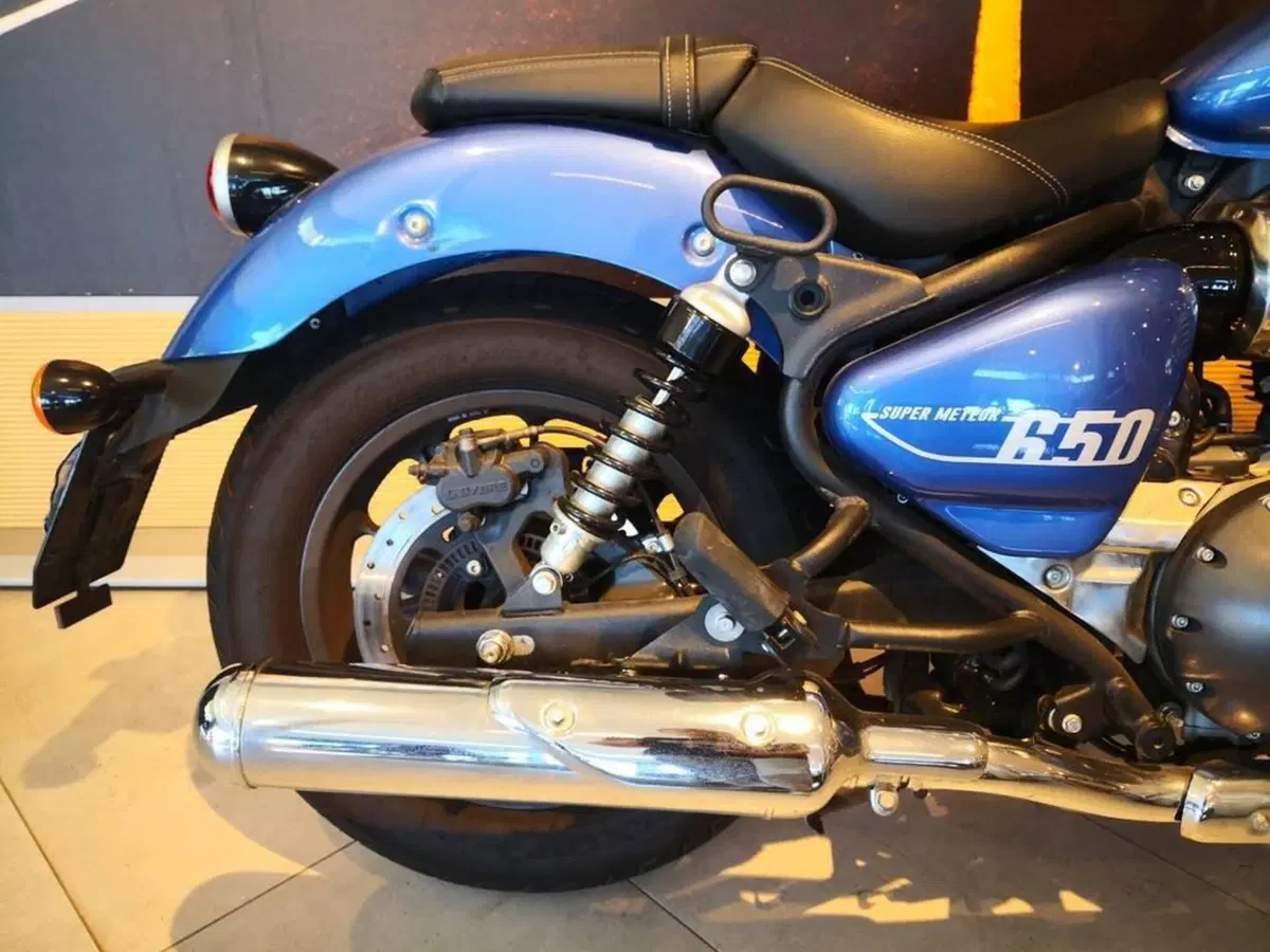 Royal Enfield Super Meteor 650 (2023 - 26) (4)