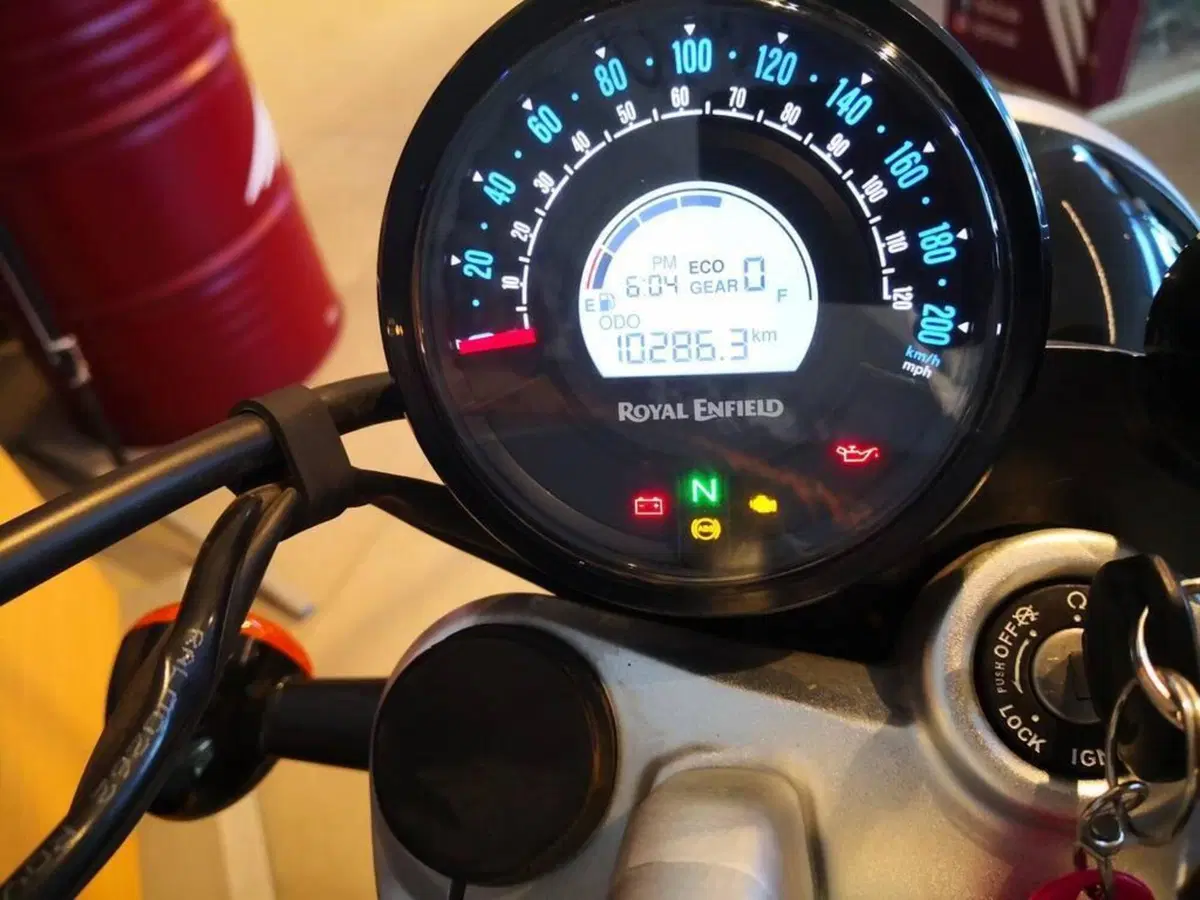Royal Enfield Super Meteor 650 (2023 - 26) (6)