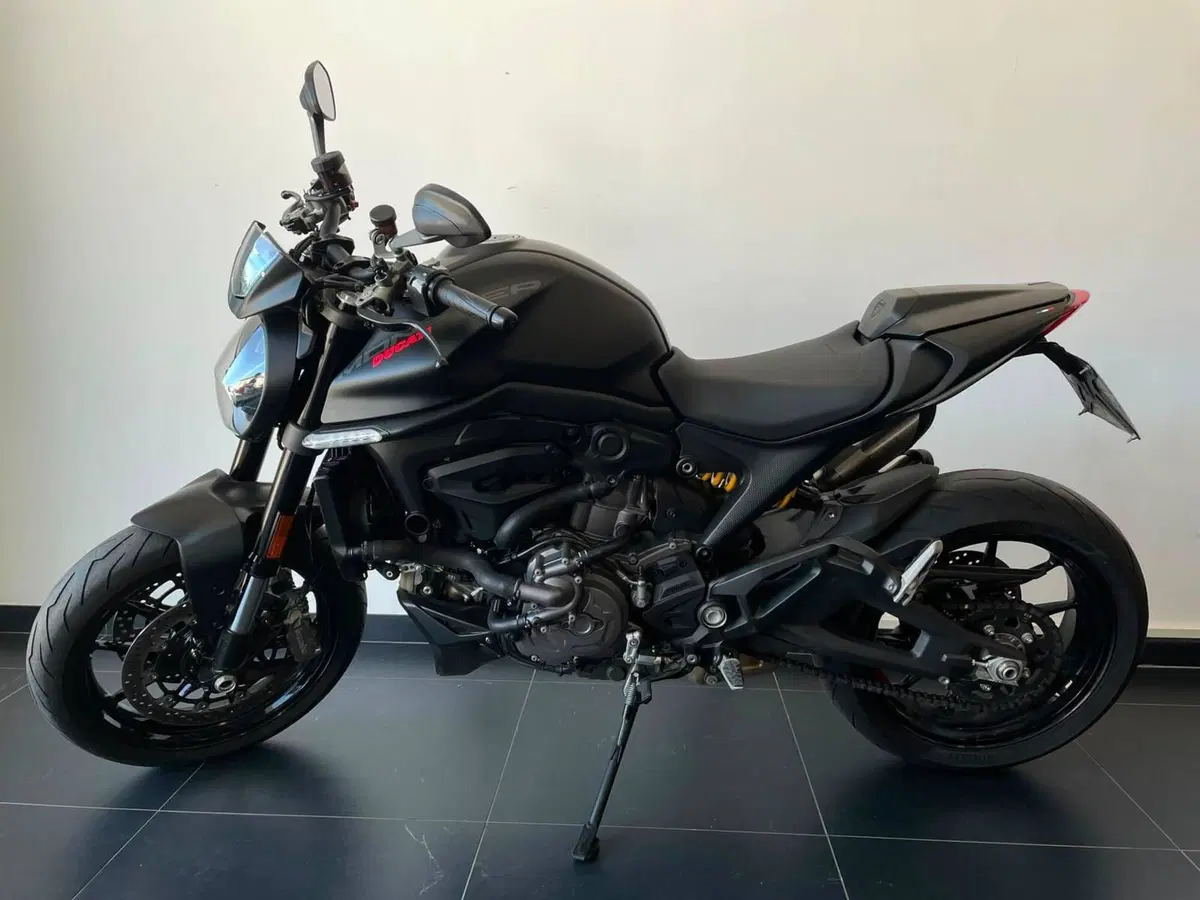 Ducati Monster 937 + (2021 - 25) (2)