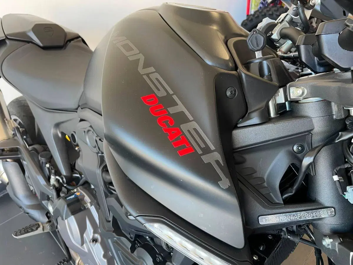 Ducati Monster 937 + (2021 - 25) (4)